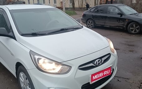 Hyundai Solaris II рестайлинг, 2011 год, 550 000 рублей, 1 фотография