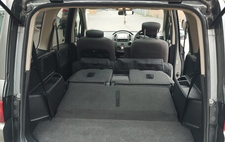 Nissan Lafesta I, 2005 год, 650 000 рублей, 4 фотография