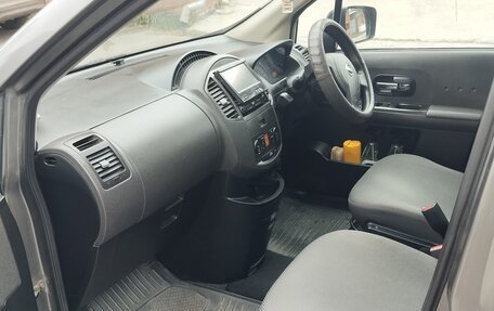 Nissan Lafesta I, 2005 год, 650 000 рублей, 9 фотография