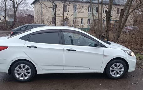 Hyundai Solaris II рестайлинг, 2011 год, 550 000 рублей, 5 фотография