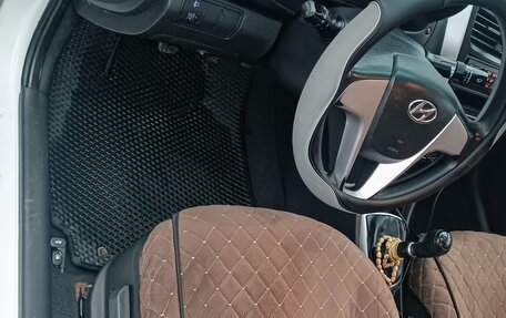 Hyundai Solaris II рестайлинг, 2011 год, 550 000 рублей, 8 фотография