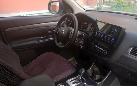 Mitsubishi Outlander III рестайлинг 3, 2013 год, 1 290 000 рублей, 8 фотография
