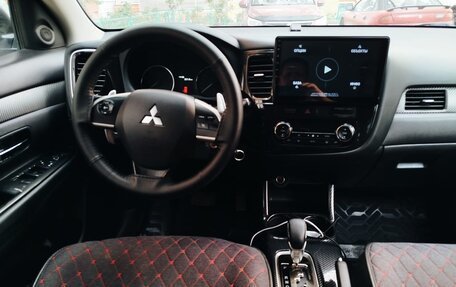 Mitsubishi Outlander III рестайлинг 3, 2013 год, 1 290 000 рублей, 6 фотография