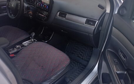 Mitsubishi Outlander III рестайлинг 3, 2013 год, 1 290 000 рублей, 11 фотография