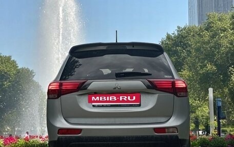 Mitsubishi Outlander III рестайлинг 3, 2013 год, 1 290 000 рублей, 3 фотография