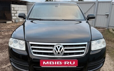 Volkswagen Touareg III, 2003 год, 1 300 000 рублей, 18 фотография