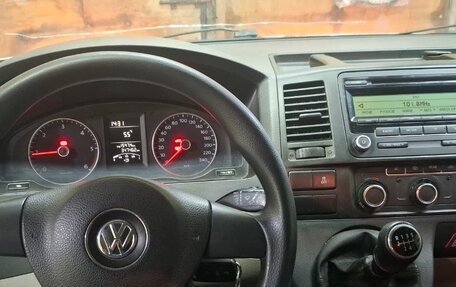 Volkswagen Caravelle T5, 2012 год, 1 550 000 рублей, 10 фотография