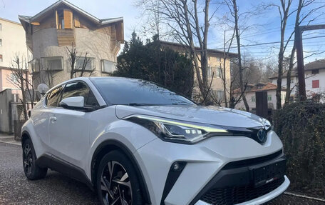 Toyota C-HR I рестайлинг, 2022 год, 1 888 888 рублей, 2 фотография