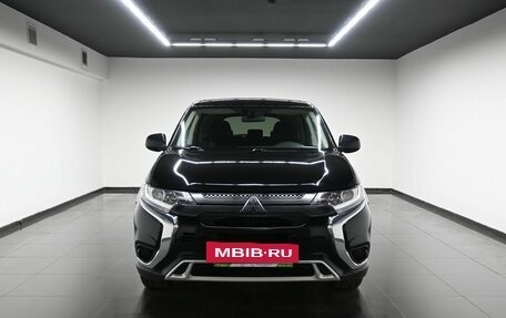 Mitsubishi Outlander III рестайлинг 3, 2021 год, 2 095 000 рублей, 3 фотография