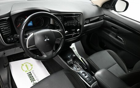 Mitsubishi Outlander III рестайлинг 3, 2021 год, 2 095 000 рублей, 9 фотография