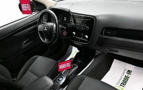 Mitsubishi Outlander III рестайлинг 3, 2021 год, 2 095 000 рублей, 14 фотография