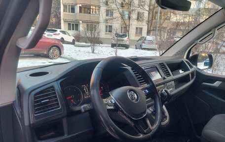 Volkswagen Caravelle T6 рестайлинг, 2016 год, 2 535 000 рублей, 10 фотография