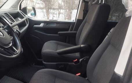 Volkswagen Caravelle T6 рестайлинг, 2016 год, 2 535 000 рублей, 9 фотография