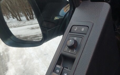 Volkswagen Caravelle T6 рестайлинг, 2016 год, 2 535 000 рублей, 11 фотография