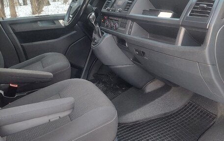 Volkswagen Caravelle T6 рестайлинг, 2016 год, 2 535 000 рублей, 18 фотография