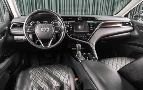 Toyota Camry, 2019 год, 1 999 000 рублей, 6 фотография