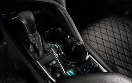 Toyota Camry, 2019 год, 1 999 000 рублей, 14 фотография