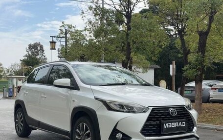 Toyota Yaris XP150 рестайлинг, 2022 год, 995 000 рублей, 3 фотография