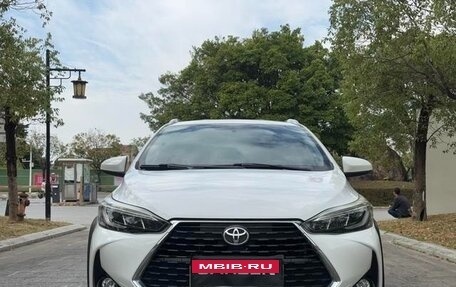 Toyota Yaris XP150 рестайлинг, 2022 год, 995 000 рублей, 2 фотография