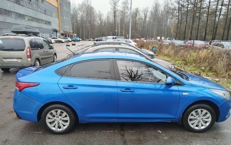 Hyundai Solaris II рестайлинг, 2017 год, 649 000 рублей, 3 фотография