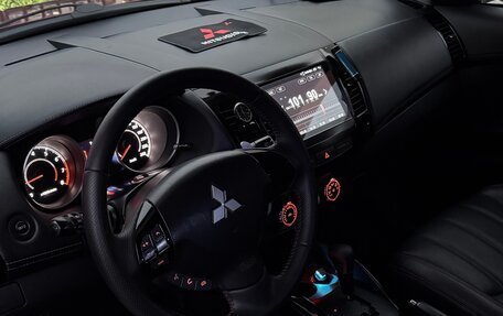 Mitsubishi Outlander III рестайлинг 3, 2010 год, 1 800 000 рублей, 6 фотография