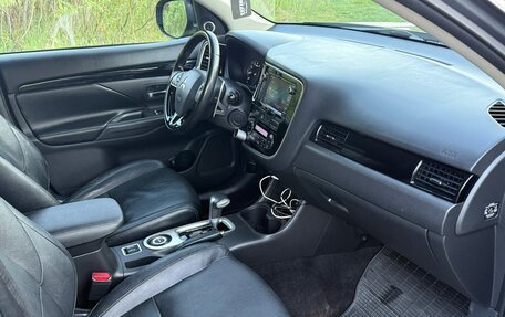 Mitsubishi Outlander III рестайлинг 3, 2013 год, 1 325 000 рублей, 6 фотография