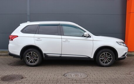 Mitsubishi Outlander III рестайлинг 3, 2017 год, 1 999 000 рублей, 3 фотография