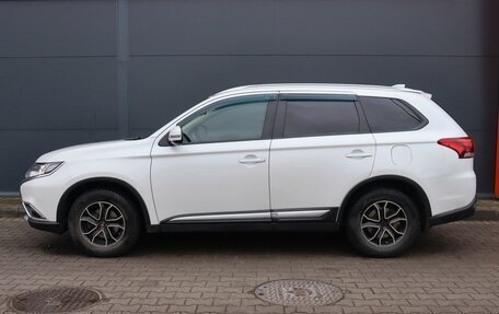 Mitsubishi Outlander III рестайлинг 3, 2017 год, 1 999 000 рублей, 2 фотография