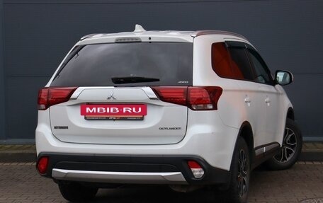 Mitsubishi Outlander III рестайлинг 3, 2017 год, 1 999 000 рублей, 4 фотография