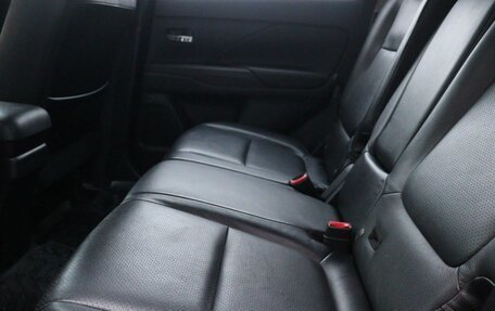 Mitsubishi Outlander III рестайлинг 3, 2017 год, 1 999 000 рублей, 19 фотография