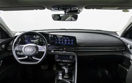 Hyundai Elantra, 2023 год, 2 398 000 рублей, 13 фотография