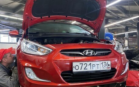 Hyundai Solaris II рестайлинг, 2013 год, 1 200 000 рублей, 8 фотография