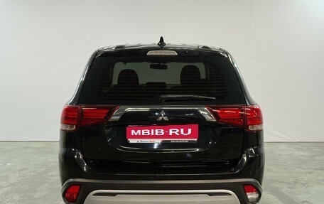 Mitsubishi Outlander III рестайлинг 3, 2020 год, 2 190 000 рублей, 4 фотография