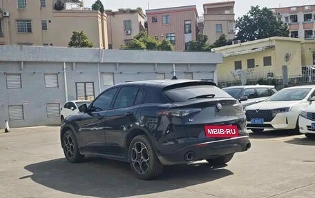 Alfa Romeo Stelvio, 2023 год, 4 950 155 рублей, 5 фотография