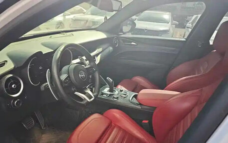 Alfa Romeo Stelvio, 2023 год, 4 950 155 рублей, 10 фотография