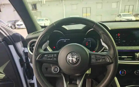 Alfa Romeo Stelvio, 2023 год, 4 950 155 рублей, 13 фотография