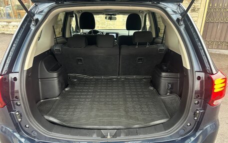 Mitsubishi Outlander III рестайлинг 3, 2020 год, 2 550 000 рублей, 10 фотография