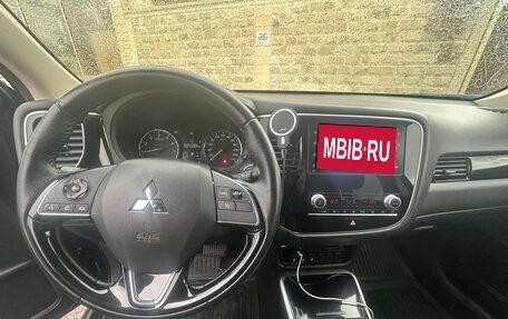 Mitsubishi Outlander III рестайлинг 3, 2020 год, 2 550 000 рублей, 13 фотография