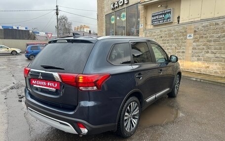 Mitsubishi Outlander III рестайлинг 3, 2020 год, 2 550 000 рублей, 5 фотография