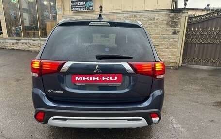 Mitsubishi Outlander III рестайлинг 3, 2020 год, 2 550 000 рублей, 6 фотография