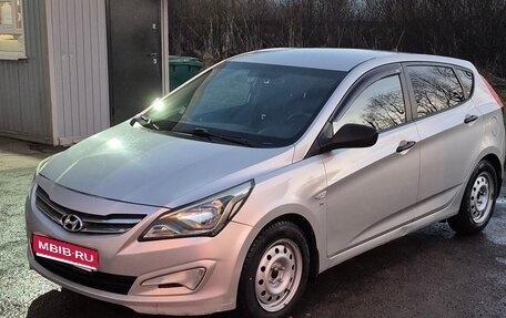 Hyundai Solaris II рестайлинг, 2015 год, 635 000 рублей, 1 фотография