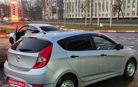 Hyundai Solaris II рестайлинг, 2015 год, 635 000 рублей, 3 фотография