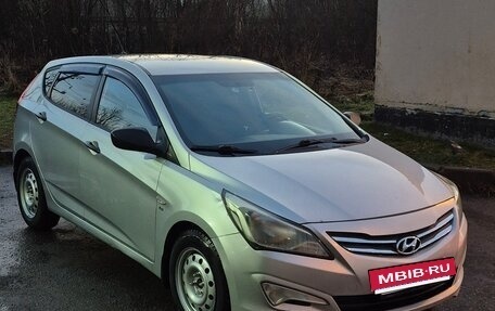Hyundai Solaris II рестайлинг, 2015 год, 635 000 рублей, 5 фотография