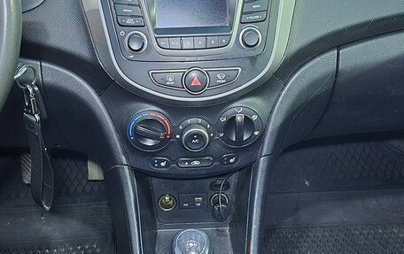 Hyundai Solaris II рестайлинг, 2015 год, 635 000 рублей, 12 фотография