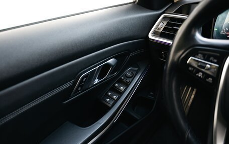 BMW 3 серия, 2019 год, 3 150 000 рублей, 15 фотография