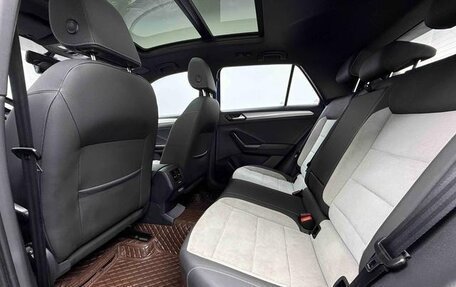 Volkswagen T-Roc I, 2021 год, 2 198 000 рублей, 17 фотография