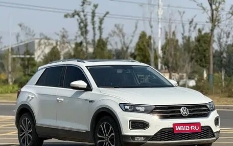 Volkswagen T-Roc I, 2022 год, 1 620 000 рублей, 1 фотография