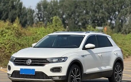 Volkswagen T-Roc I, 2022 год, 1 620 000 рублей, 3 фотография