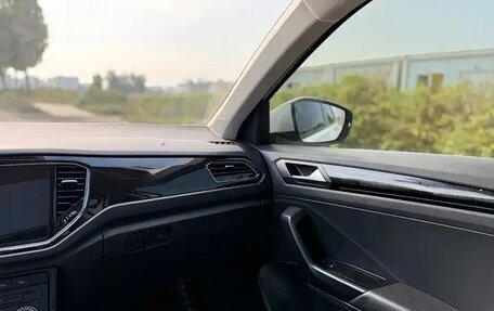 Volkswagen T-Roc I, 2022 год, 1 620 000 рублей, 10 фотография