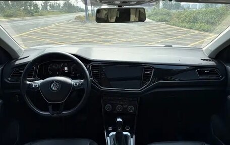 Volkswagen T-Roc I, 2022 год, 1 620 000 рублей, 8 фотография